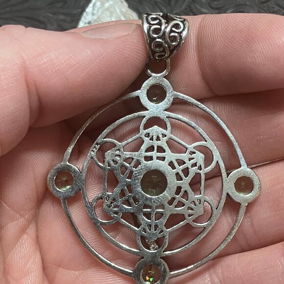Faceted Peridot Metratrons Cube Sacred Geometry Pendant (55 2128) - Picture 5 of 8